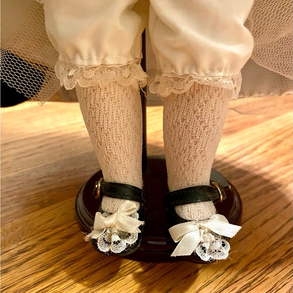 NWT Porcelain Doll Victorian Collection by Melissa Jane 
Limited edition - Picture 11 of 13